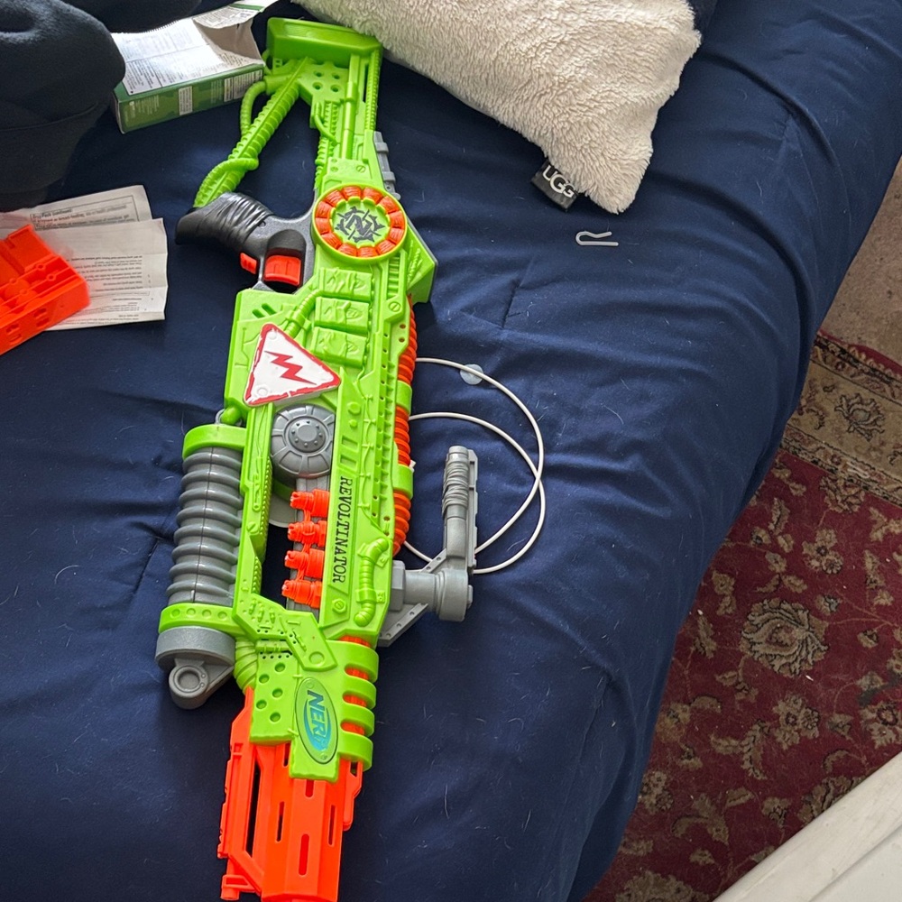 Nerf Zombie Strike Blaster in Green and Orange